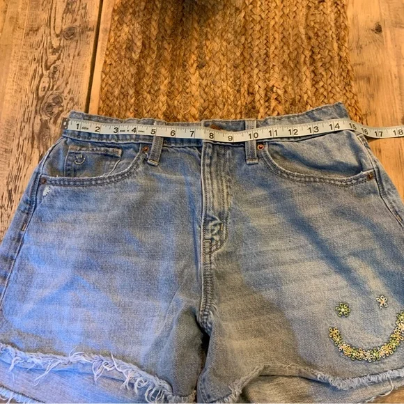 Old Navy Cut Off Shorts Happy Face Embroidered Flower Denim Girls 18 Plus - Picture 14 of 16